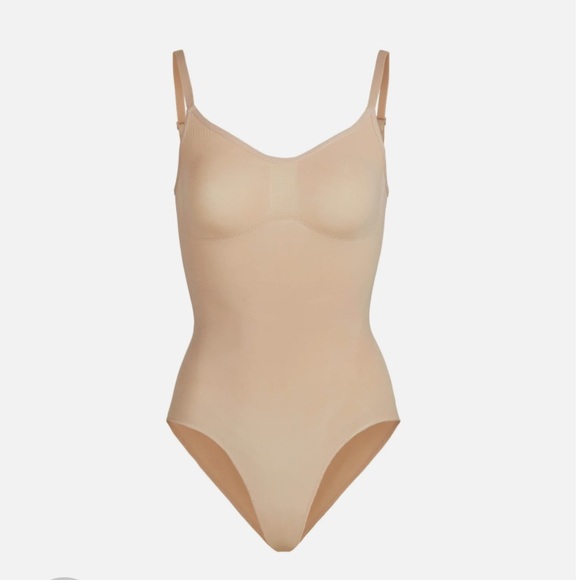 SKIMS Sculpting Bodysuit W/Snaps in Clay.